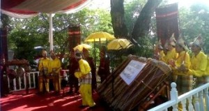 atraksi-gordang-sambilan-di-istana-negara-170812-300x159.jpg