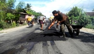 perbaikan-jalinsum-130812-300x174.jpg