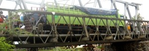 lantai jembatan patah 271112 lantai jembatan patah 271112