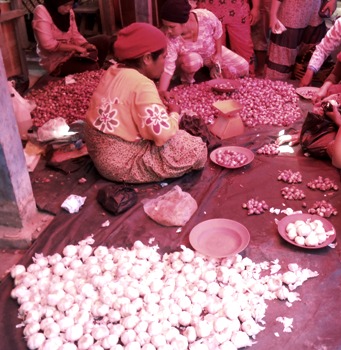 pedagang-bawang-200313.jpg