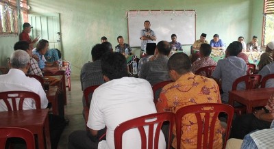 Pertemuan bupati Madina, PTPN IV dan warga di Batu Sondat, Batahan