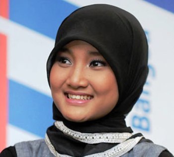 Tanda Tangan Fatin Laku Rp42 Juta