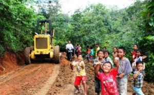 Jalan Simpang Pagur Mulai Di Perbaiki