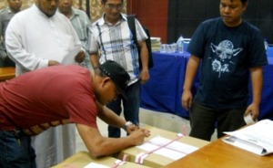 Pimpinan DPRD Madina Beda Rombongan Awasi Ujian CPNS