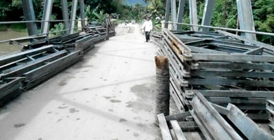Rangka Jembatan Bally Tiba di Naga Juang