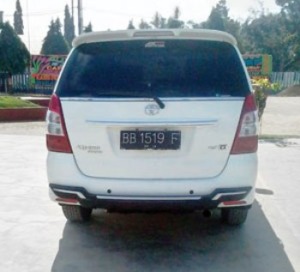Mobil Dinas Pakai Plat Hitam Berkeliaran di Kota Psp