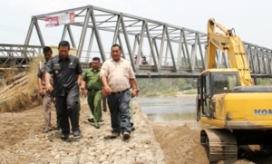 Tanggul Pengaman Jembatan Naga Juang Hampir Rampung