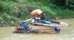 Penambang Emas di Sungai Batang Natal Resahkan Warga