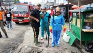 Bupati Madina dan PNS Gelar Gotong Royong, Warga Hanya Menonton