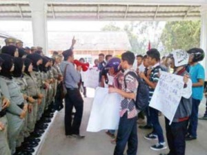 Demo, Mahasiswa Minta Walikota Copot Kadis PU