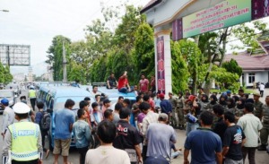 Tolong Pak, Tertibkan Terminal!