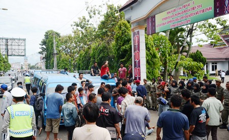 Tolong Pak, Tertibkan Terminal!