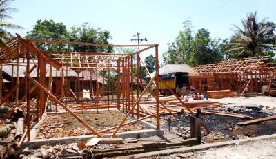 Pembangunan 8 unit rumah yang terbakar di desa Ujung Marisi