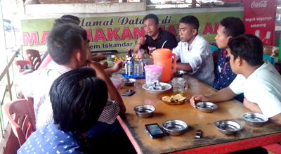 Alumni SMA Plus Silaturrahim ke Redaksi Mandailing Online