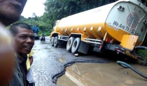 Bekas Galian Kabel Optik Resahkan Pengguna Jalan