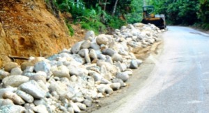 Jalinsum Titik Mandailing Julu Diperbaiki, Supir Harus Waspada