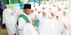 Bupati Dahlan Hasan : “Santri Harus Percaya Diri”