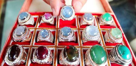 Pecandu Batu Akik Menurun