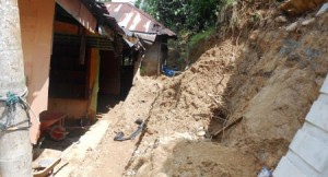 Dua rumah korban bukit longsor setelah dibersihkan