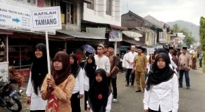 Kafilah Tamiang di pawai ta'aruf MTQ Kotanopan