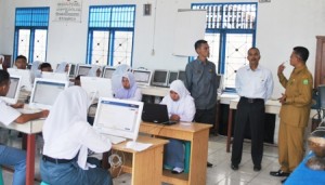 Komisi I saat meninjau pelaksanaan UN