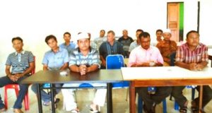 Para kepala desa 4 desa, pimpinan 4 koperasi dan tokoh masyarakat saat jumpa pers di Panyabungan