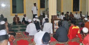 Sekda Madina menyampaikan sambutan dalam acara safari ramadan di Panyabungan Timur