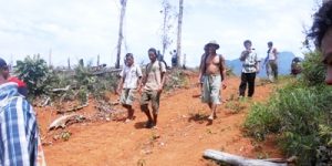 Warga dua kecamatan ketika meinjau lahan yang digarap PTPSU