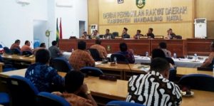 pembahasan-serapan-apbd-2016-di-dprd-madina