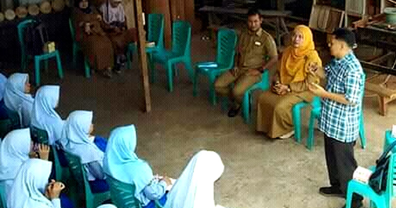 Kunjungan SMAN 2 Plus ke Kampoeng Kaos Madina