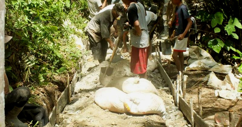 Pembangunan rabat beton di Desa Muara Mais dari Dana Desa 2018