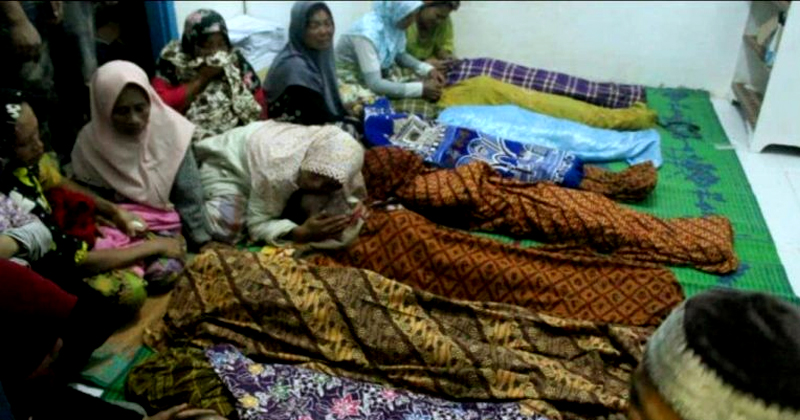 Jenazah korban banjir bandang di Desa Muara Saladi