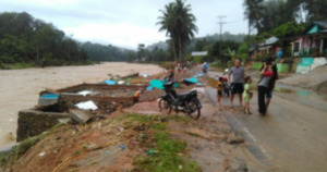 Puluhan Rumah Hanyut di Lingga Bayu