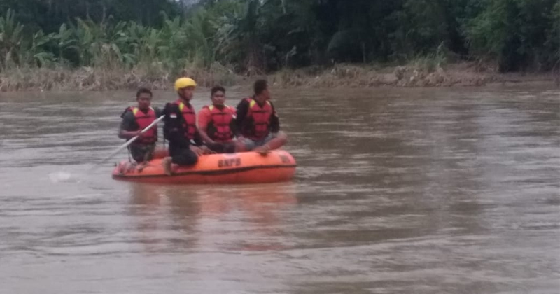 Tim dari Badan Penanggulangan Bencana Daerah