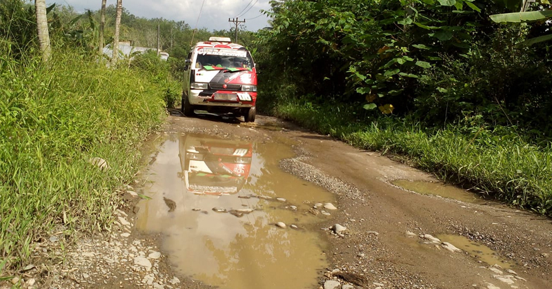 Badan jalan menuju Runding