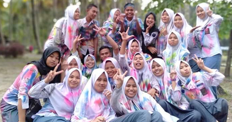 Aksi coret pakaian pelajar di Madina