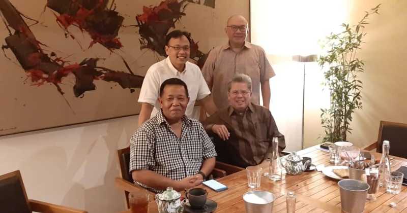 Bupati dan Todung bersama dua investor