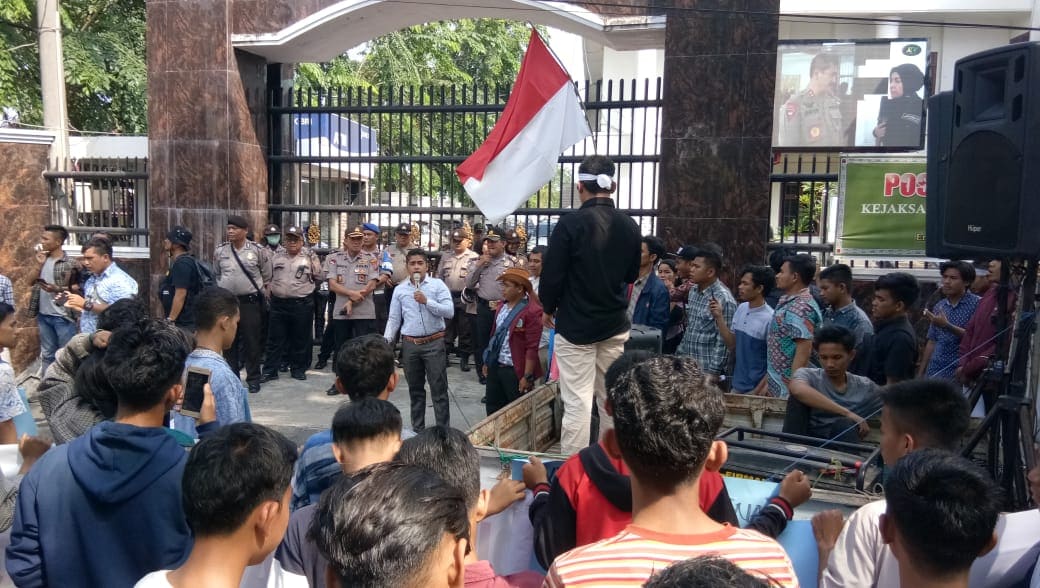Mahasiswa Desak Kejatisu Tetapkan Tersangka Kasus Taman Raja Batu