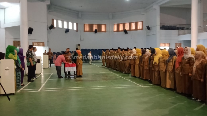 Pelantikan 258 kepala sekolah SD dan SMP se Madina di Gedung Serbaguna, Panyabungan pada 12 September 2019