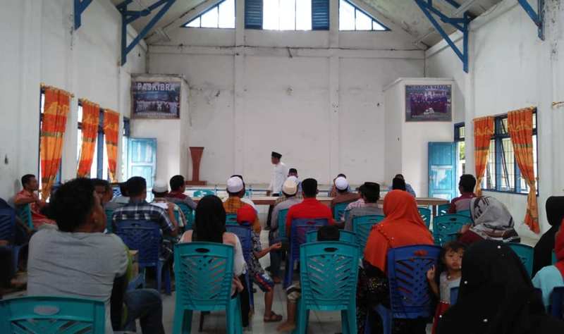 Pertemuan warga Desa Simangambat dengan Camat Tambangan