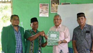 Sofwat Nasution saat menyetahkan formulir