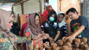 Istri Moeldoko Kunjungi Kampoeng Kaos