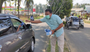 Sambut Normal Baru, PWI Madina Bagikan Masker