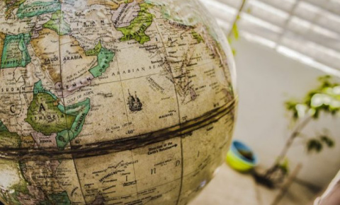 KHILAFAH DALAM TIMBANGAN SYARIAH DAN SEJARAH