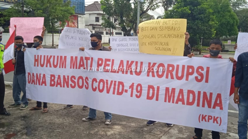 Mahasiswa Demo, Desak Gubsu Usut Korupsi Bansos Covid di Madina