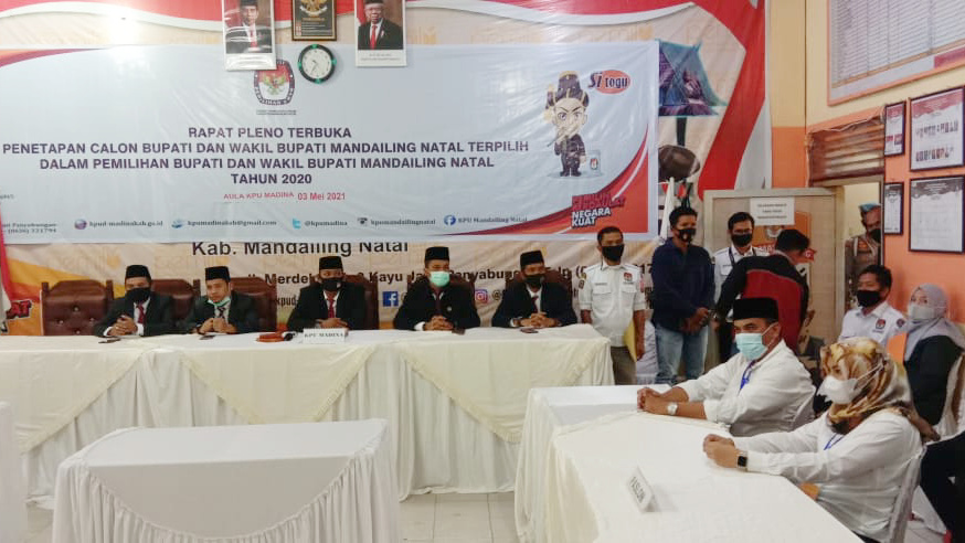 KPU Tetapkan Sukhairi-Atika Bupati dan Wakil Bupati Madina Terpilih
