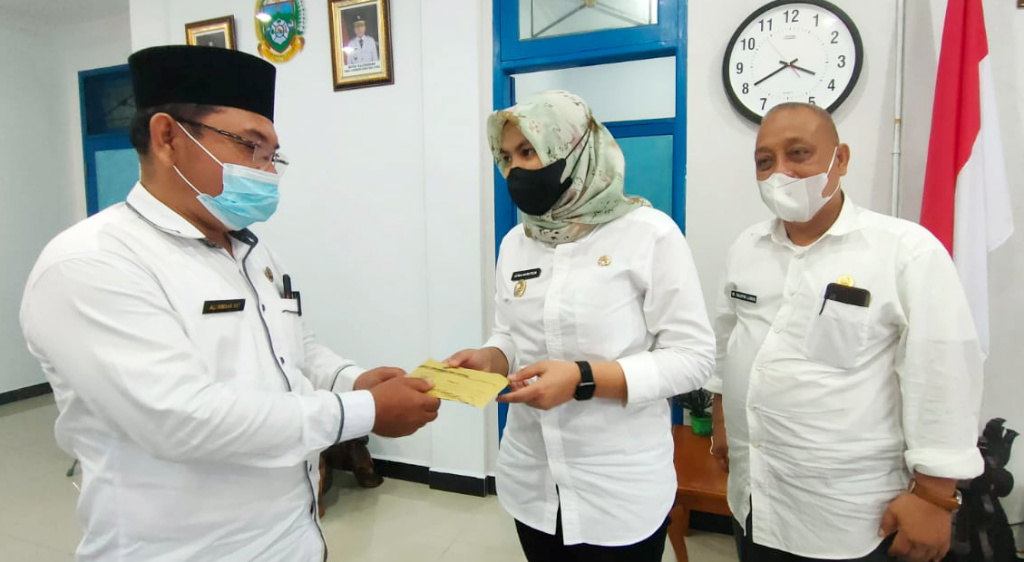 Pemkab Madina Serahkan Donasi Bagi Bocah Penderita Tumor Ganas