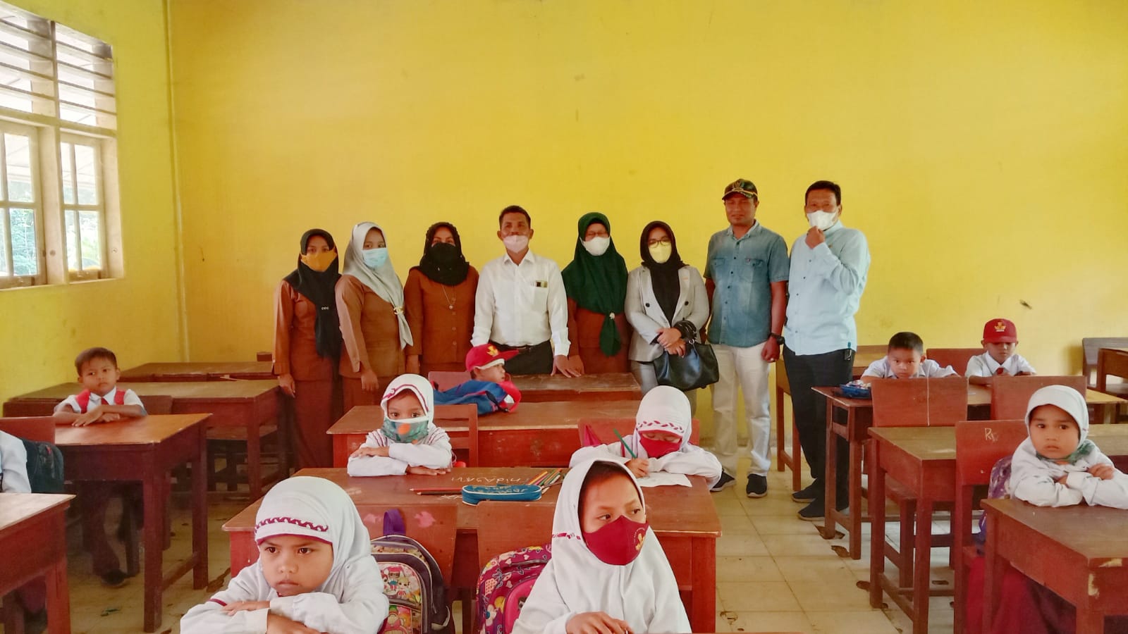 Komisi I DPRD Tinjau SDN 099 Proyek Batang Gadis, Kasek: Kasihan Anak-anak