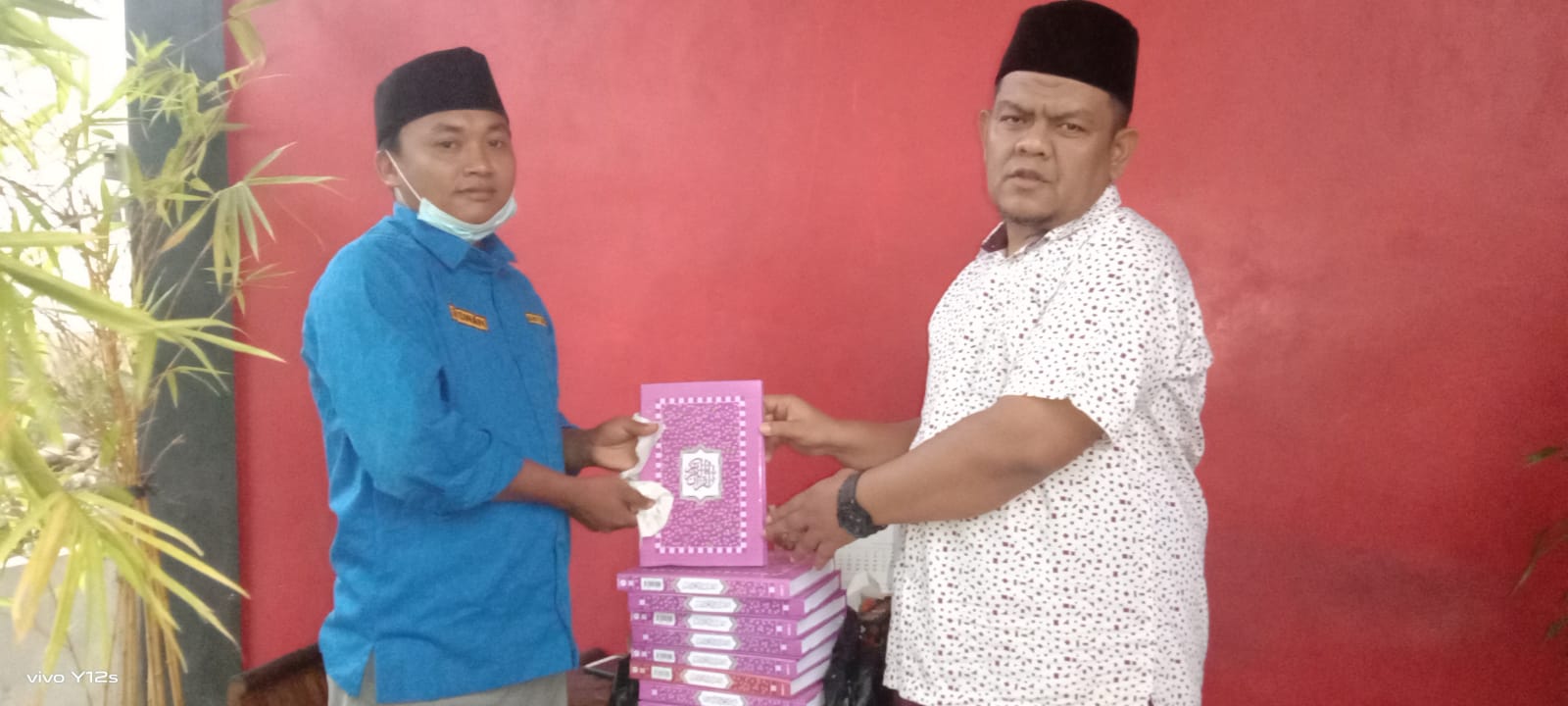 Dukung Program KT Panyabungan Barat, Tokoh Al Washliyah Donasi Quran