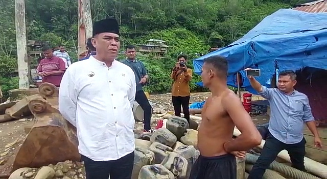Bupati Madina Masih Sebatas Menasihati Pelaku Tambang Ilegal Batang Natal
